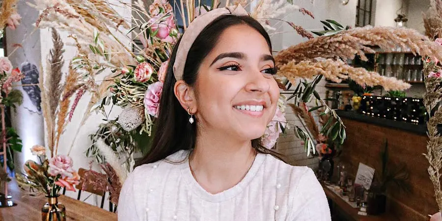 Make-up tips, relatie en koken - Influencer Sanny Kaur geïnterviewd door FIV