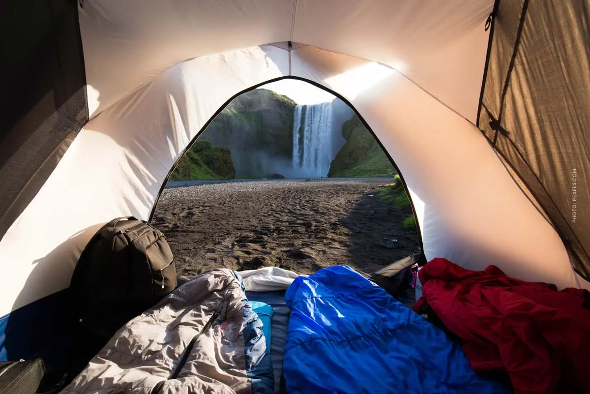 Verslag van een tent op het dak met kinderen: Kamperen met het gezin