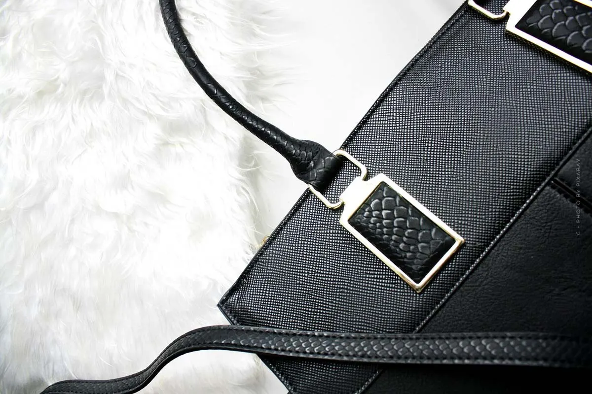 Bottega Veneta tassen: Intrecciato stof, nappaleer en ketting details
