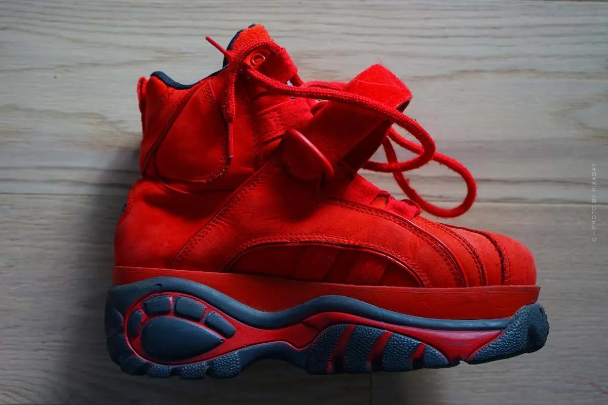 Buffalo London: schoenen, sneakers en enkellaarsjes met plateau on trend