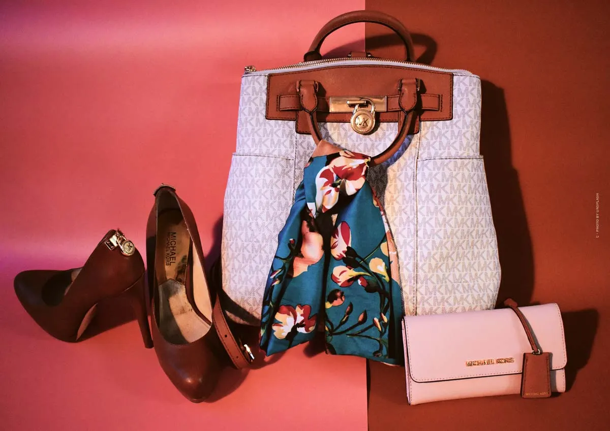 Michael Kors tassen: Logo en metallic look voor het jetset leven