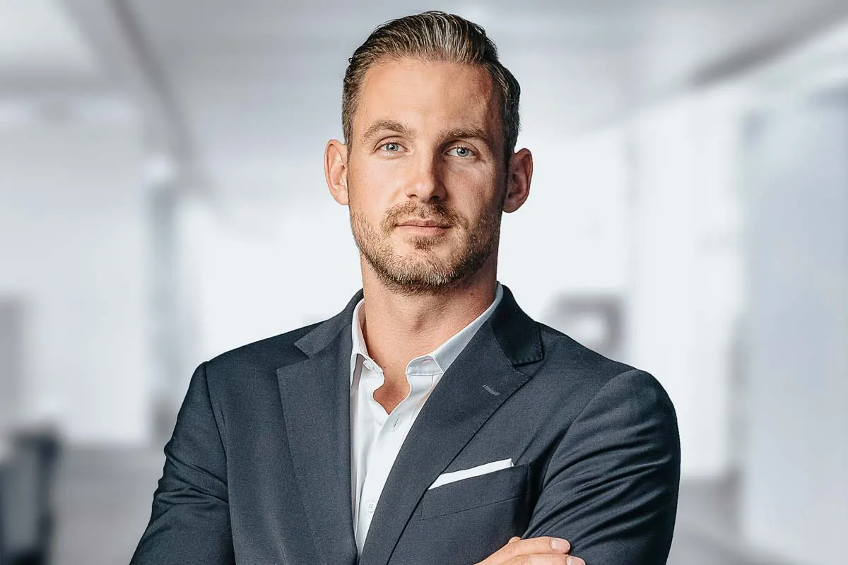 Makelaar interview Hamburg: Thorben Andrich over het kopen van onroerend goed, kosten en populaire districten in Hamburg