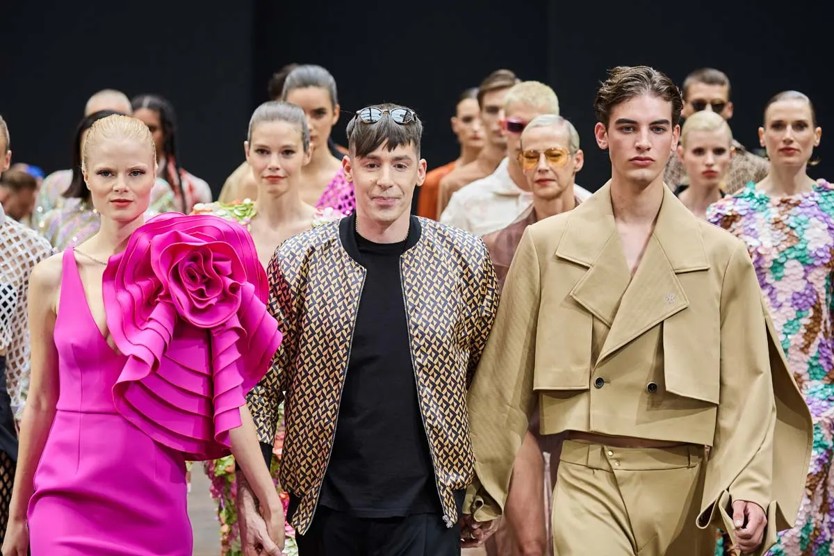 Kilian Kerner! Zomermode 2023 geïnspireerd door zijn iconen - Berlin Fashion Week