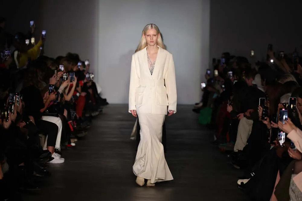 Bobkova: Upcyclen met mini jurkjes - Berlin Fashion Week AW23/24