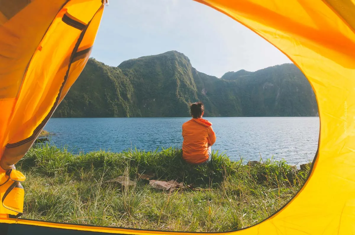 Goedkoop kamperen & reizen: Vakantie met het gezin in een tent op het dak