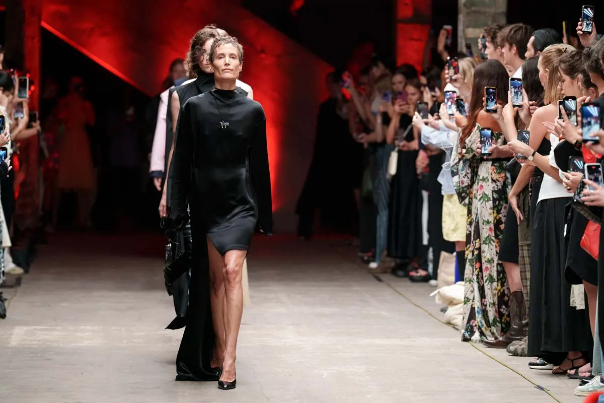 Modeshow Litkovska: Mannelijke vormen op vrouwelijke schouders - FW 2023 Zomer