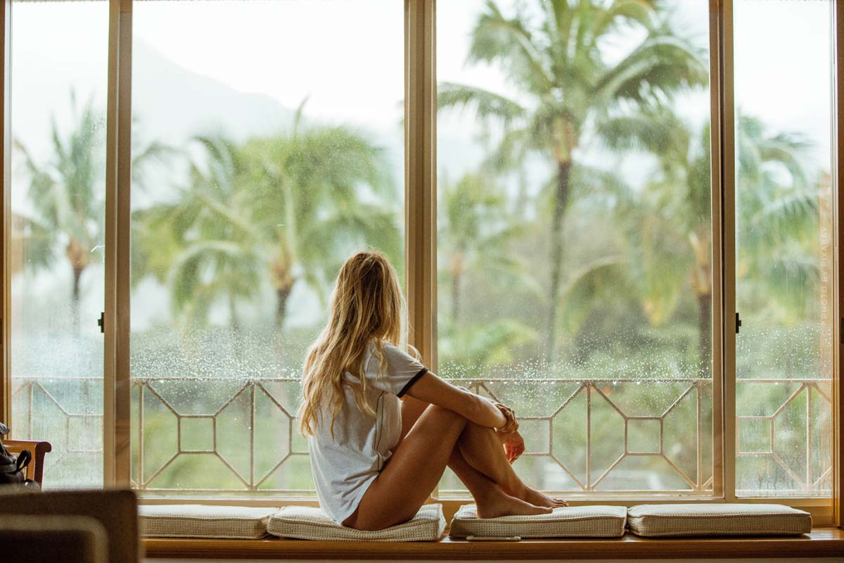 https://fivmagazine.de/wp-content/uploads/2020/09/heidi-klum-frau-model-fenster-aussicht-palmen-posing-blonde-hair-fashion-mode.jpg