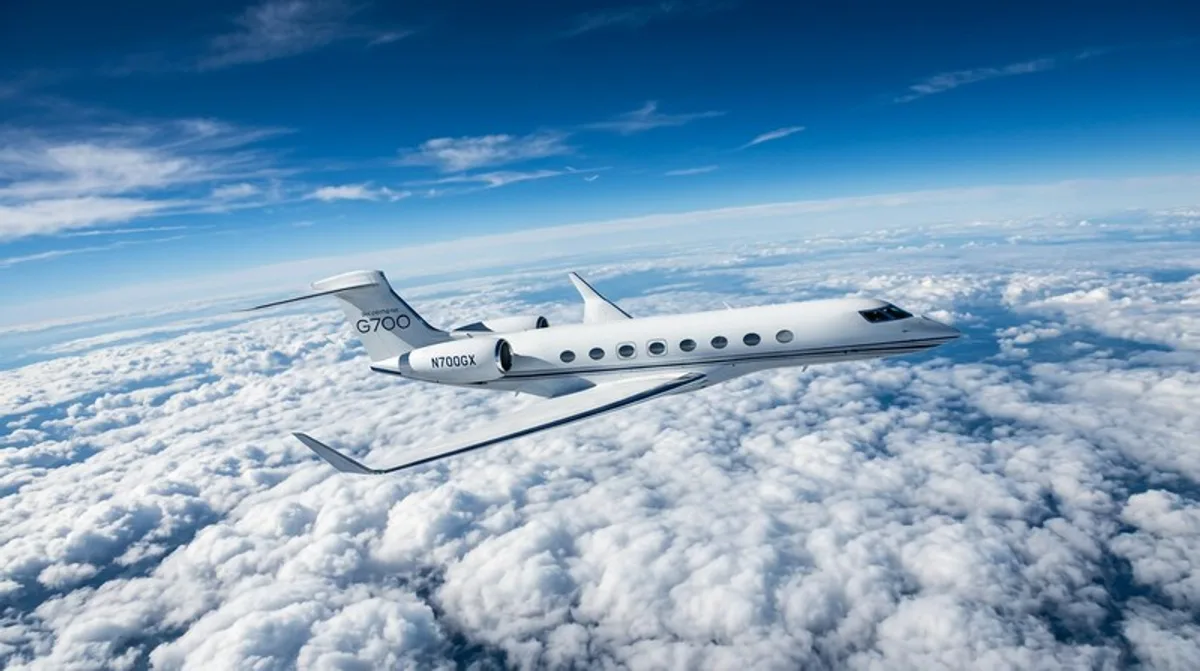 Gulfstream G650ER im Flug ueber den Wolken