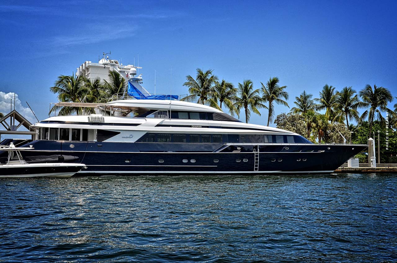 yacht-paradise-palms-luxury-brands-36-feet-long-exclusive-vip-interview-interior-design