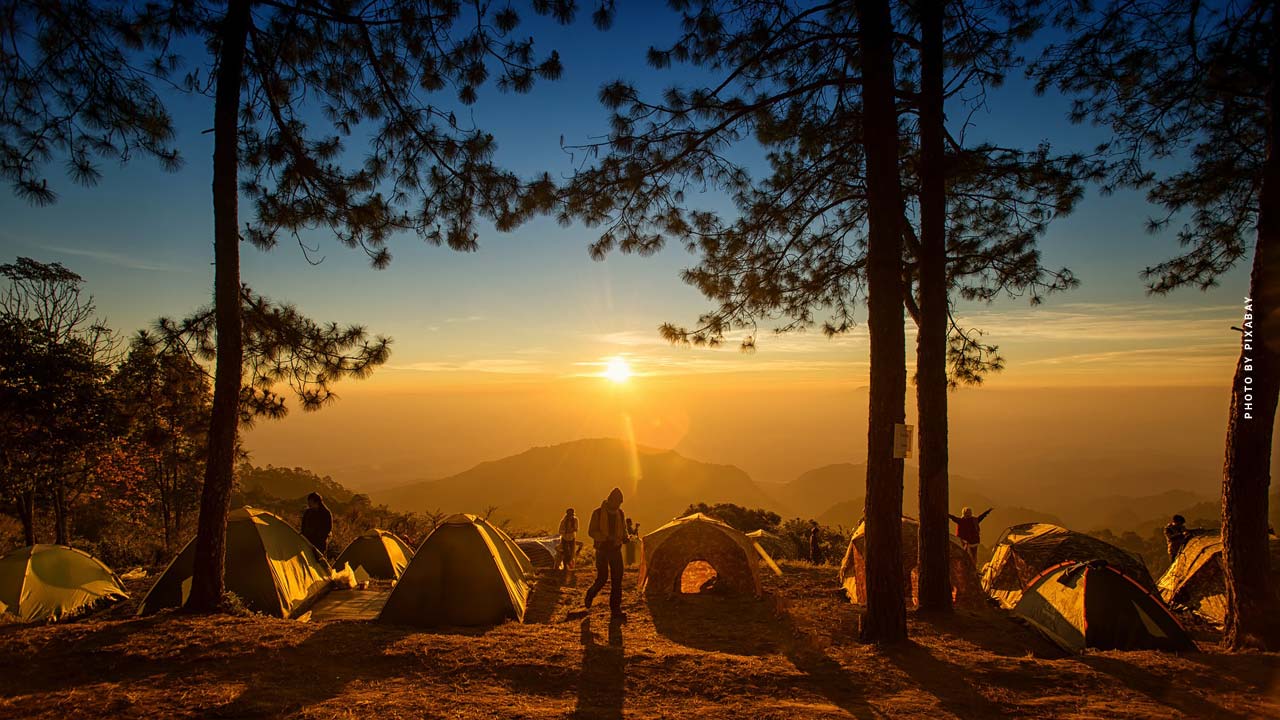 camping-camper-freunde-zelten-zelt-reise-urlaub-paar-single-tipps