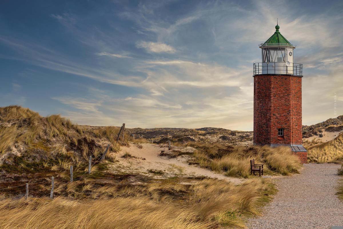 sylt-leuchtturm-salzwiese-nordsee-deutschland-urlaub