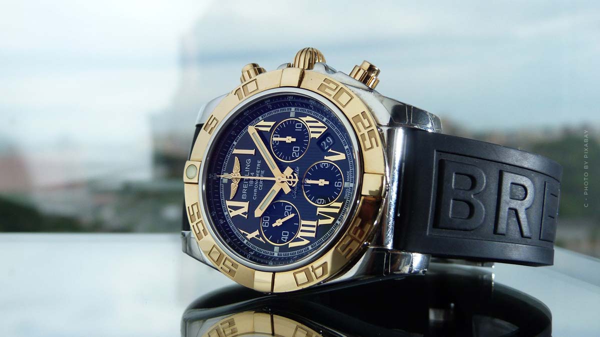 breitling-superocean-heritage-uhr-damen-herren-magazine-gold-blau-schwarz-himmel-zifferblatt-zeiger-lünette