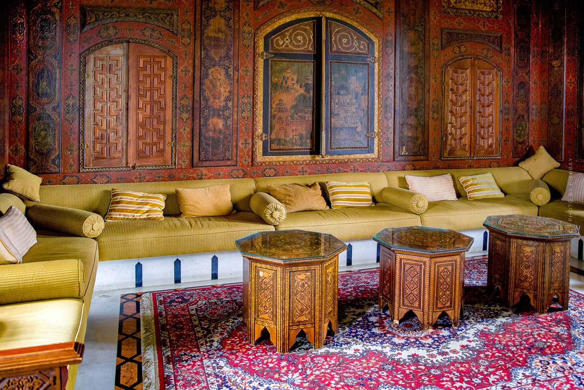 orientalisch-einrichten-orient-marokko-haus-wohnung-einrichten-einrichtung-moebel-deko-kissen-lampen