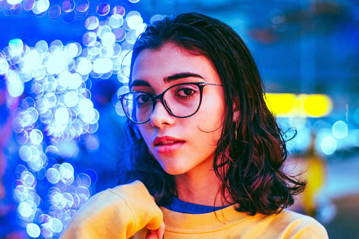 brille-glasses-trend-accessoire-tiktok-young-girl-led-lights-night
